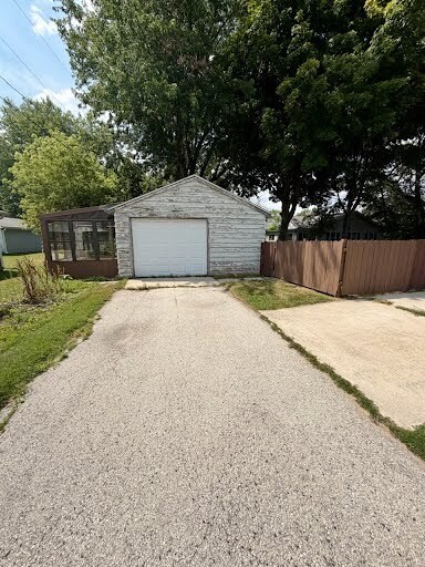 garage - 1217 MacArthur Ave