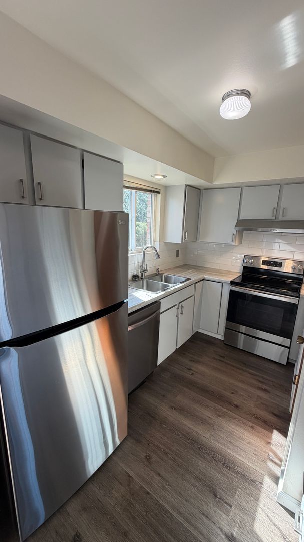 Building Photo - 1100 Harvard Wy