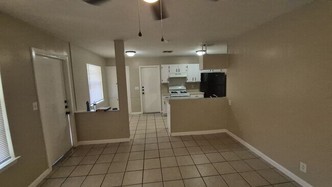 Building Photo - 7102 Glen Point Dr