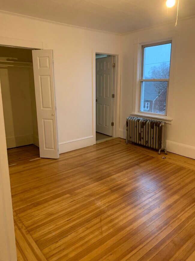 bedroom - 61 W Center St