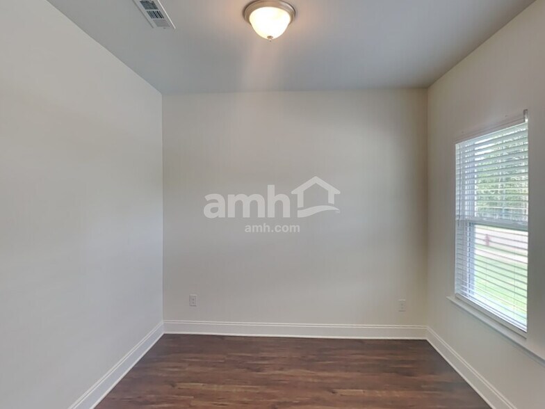 Building Photo - 5924 Hagar Vly Dr