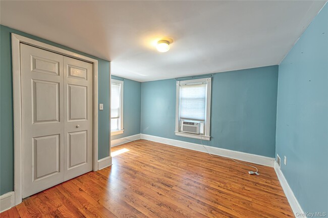 Building Photo - 40 Bayside Ave