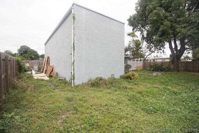 Building Photo - 1650 NE 44th St
