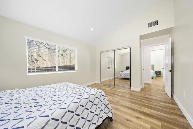 Building Photo - 7519 Graves Ave