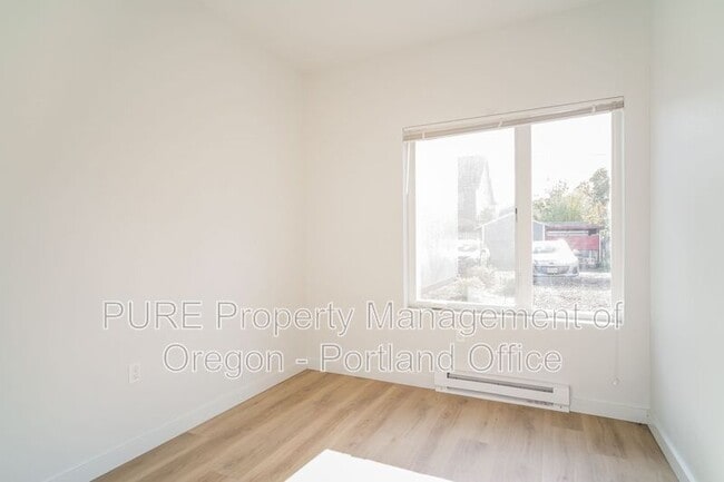 Building Photo - 5878 N Harvard St