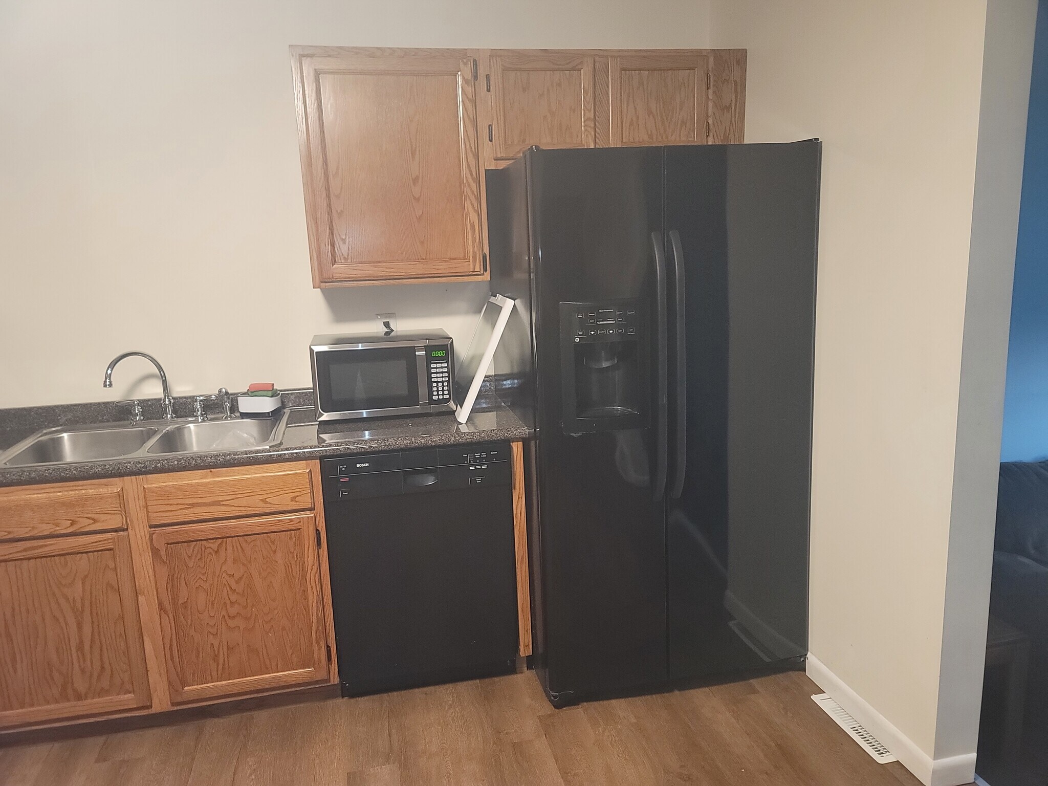 Building Photo - 810 Seymour Rd