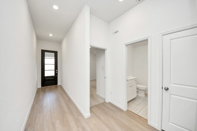 Building Photo - 30327 Tall Fescue Dr