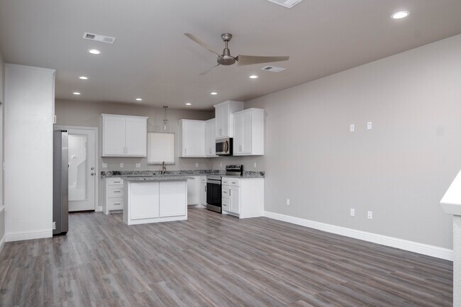 Building Photo - 1711 2nd Ave