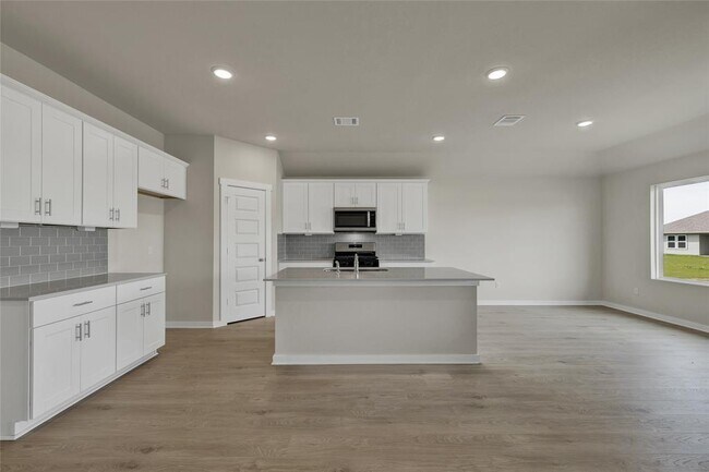 Building Photo - 160 Davis Mountain Dr