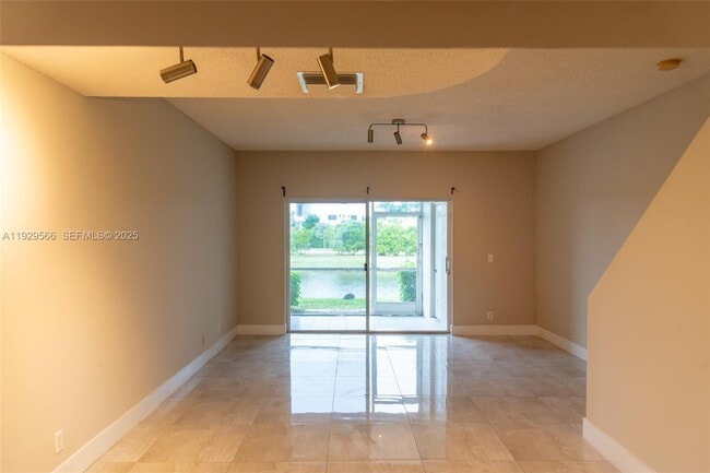 Building Photo - 16749 Hemingway Dr