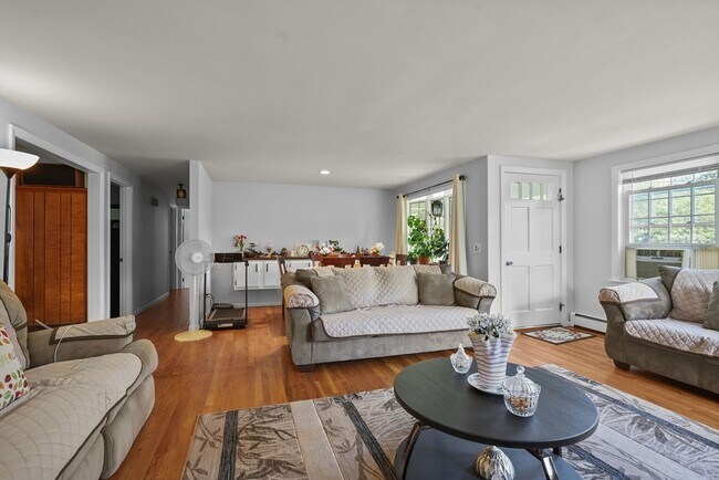 Building Photo - 26 Melanie Cir