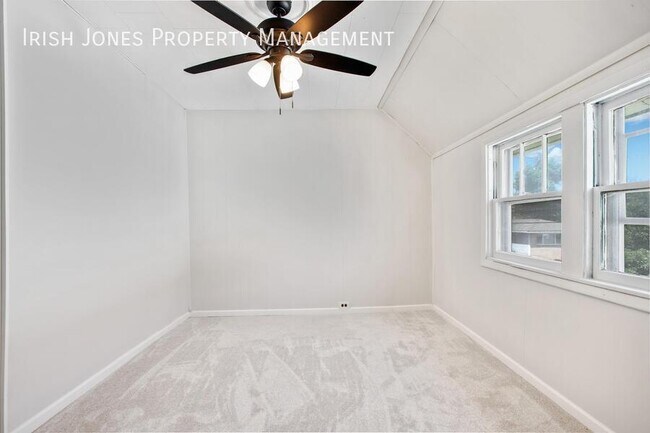 Building Photo - 313 Fenton St