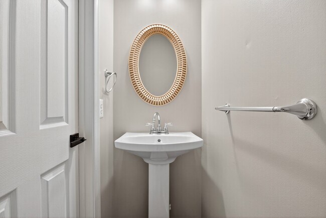 Building Photo - 7047 Water Oak Rd