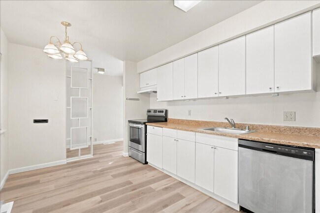 Building Photo - 5121 Earls Ct