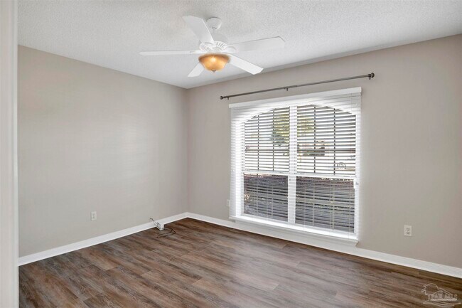 Building Photo - 578 Batten Blvd