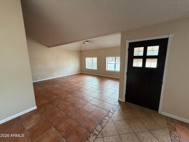 Building Photo - 1415 Plaza Seca