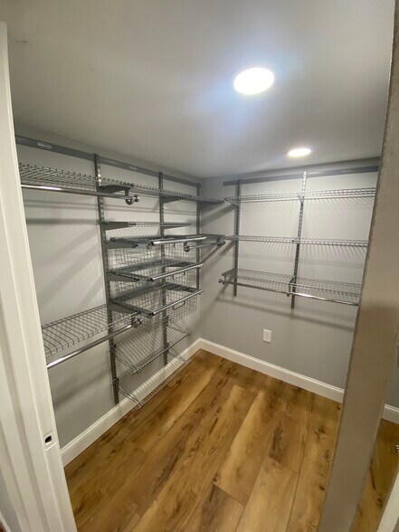 Building Photo - 5 Belle Ave