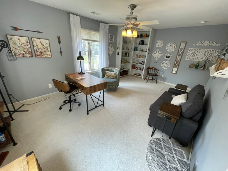 bedroom/office - 90 Bishop Sq