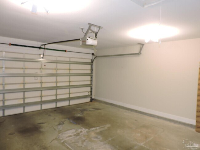 Building Photo - 644 Edith Ln