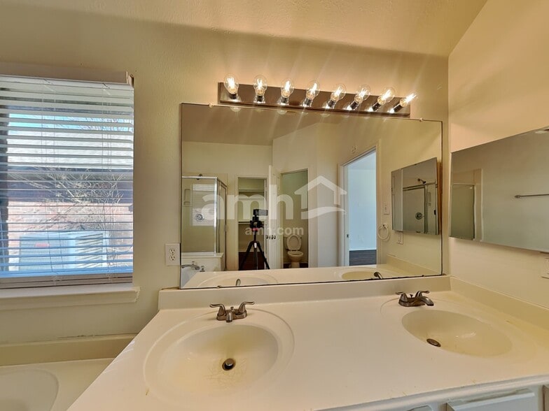 Building Photo - 5214 Flax Bourton St