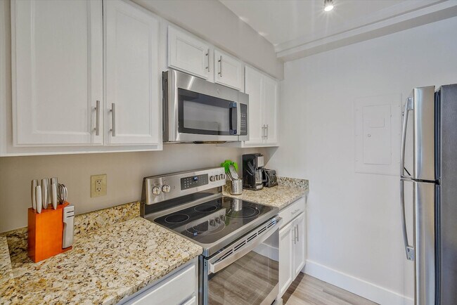 Building Photo - 1111 30th St NW
