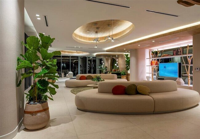 Building Photo - 700 NE 24th St