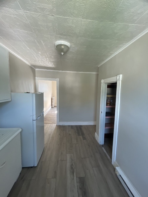 Building Photo - 582 Sunbury St