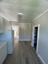 Building Photo - 582 Sunbury St