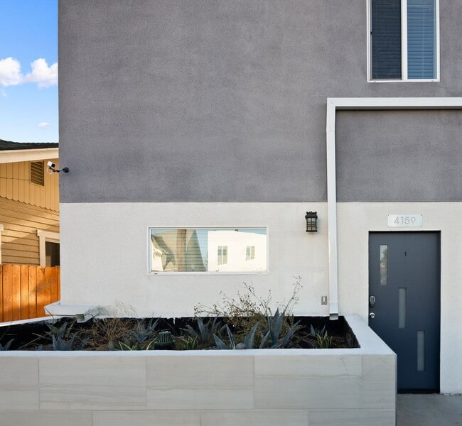 Building Photo - 4157 Normandie Ave