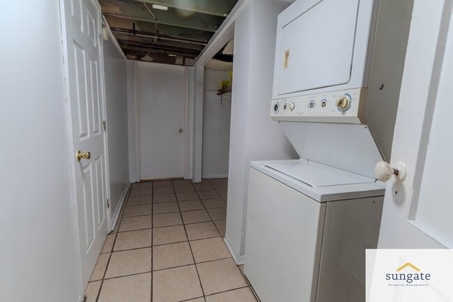 Building Photo - 2018 Griffis Ave