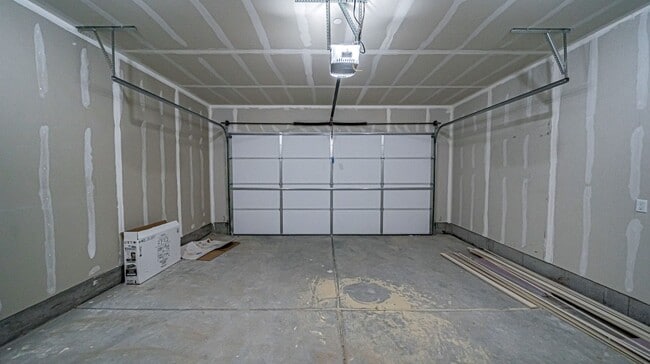 Building Photo - AWESOME BRAND NEW 4 BEDROOM 3 BATH TOWNHOME