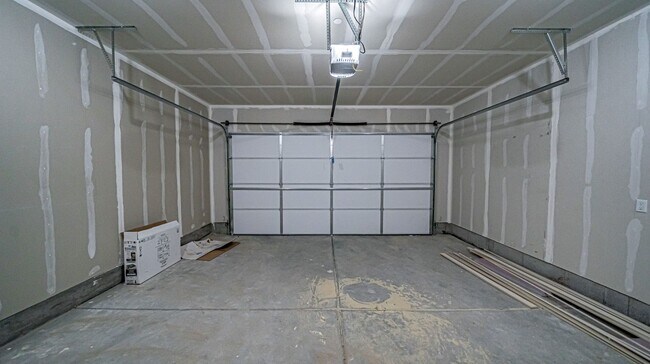 Building Photo - Beautiful 4-Bedroom Townhome for Rent off of Sunnyside in Idaho Falls