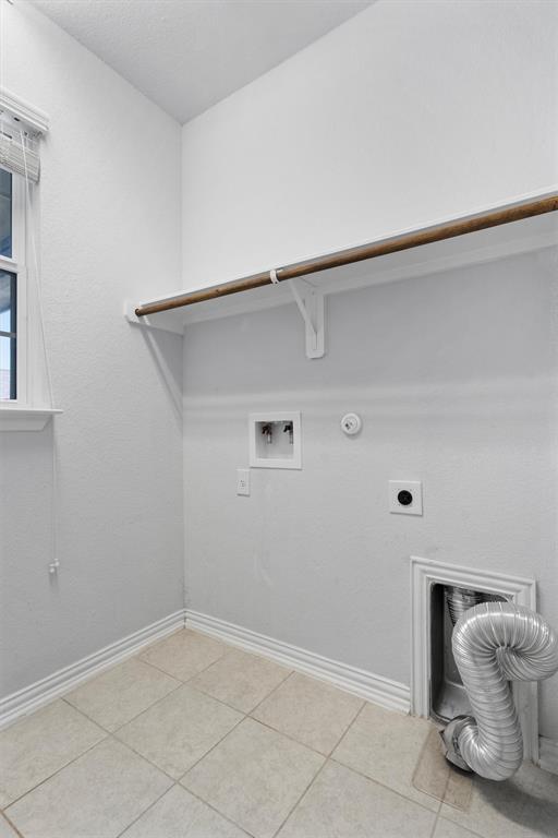 Building Photo - 497 Esperanza Dr