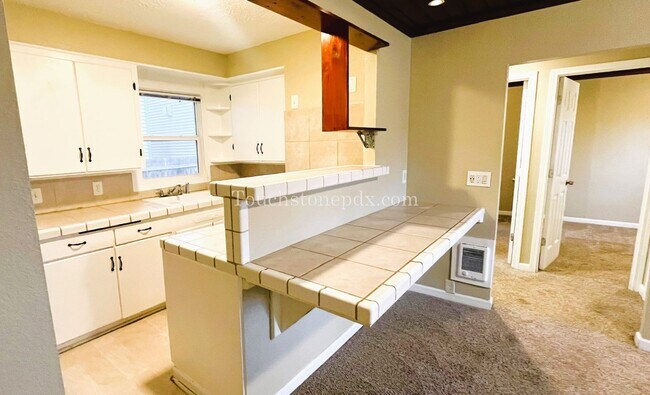 Building Photo - Cozy Urban Living: 2BD/1BA in Brentwood-Da...