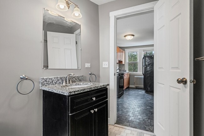 Building Photo - 233 Llewellyn Ave