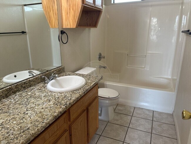 Building Photo - 914 McDaniel Cir
