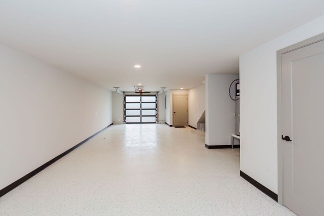 Building Photo - 706 Hanami Ln NE