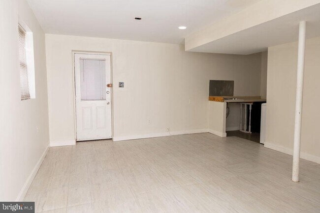 Building Photo - 6621 Greenvale Pkwy