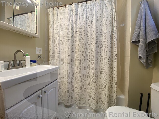 Building Photo - 349 Columbia St