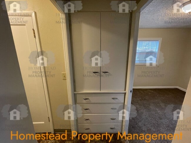 Building Photo - 410