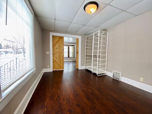 Building Photo - 714 4th St