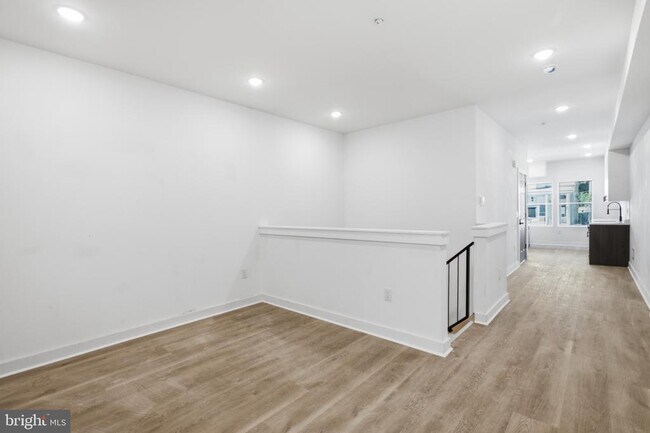 Building Photo - 669 N 39th St