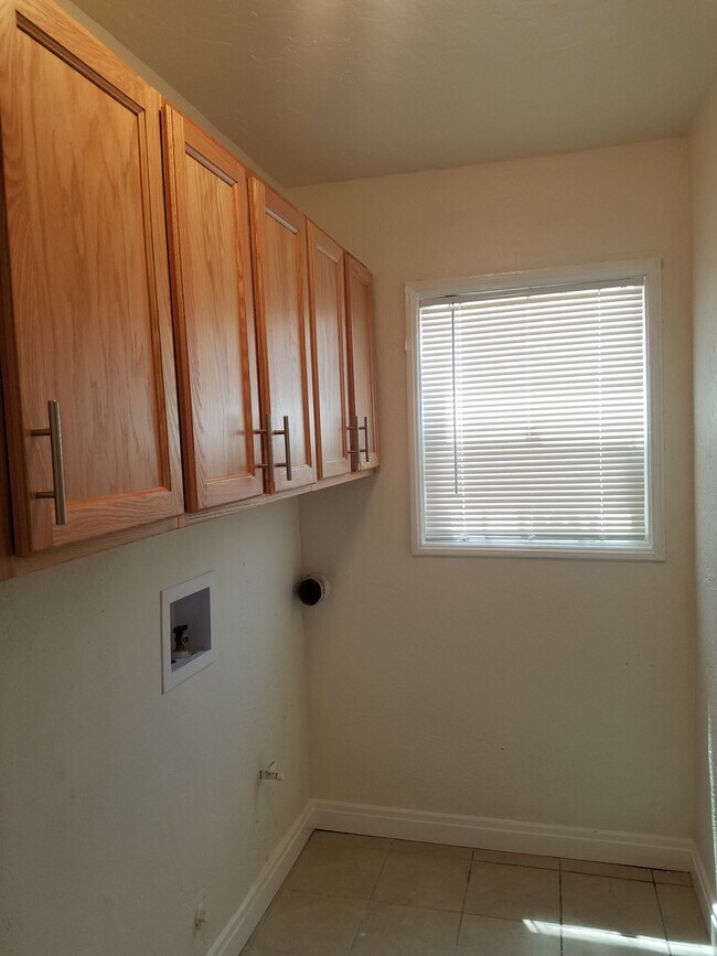 Building Photo - 10203 S Wilton Pl