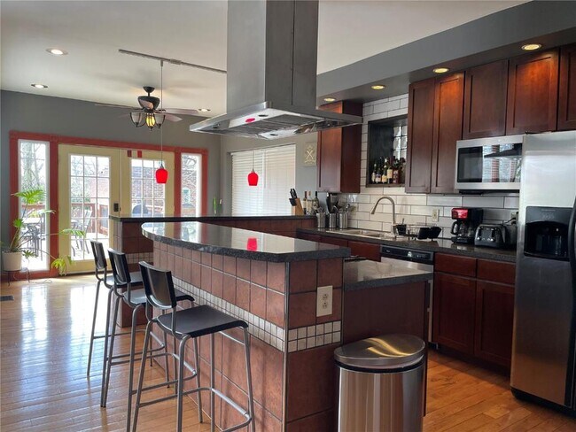 Building Photo - 5746 De Giverville Ave