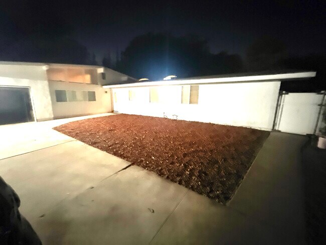 Building Photo - 2751 Tigertail Dr