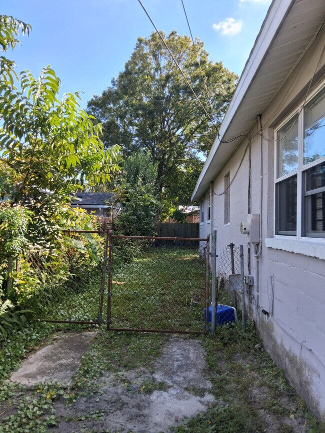 Building Photo - 1712 W 23rd St
