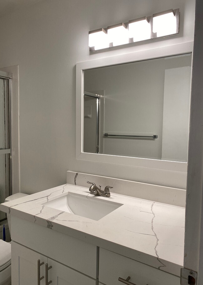 Building Photo - 65 Kirkland Ave