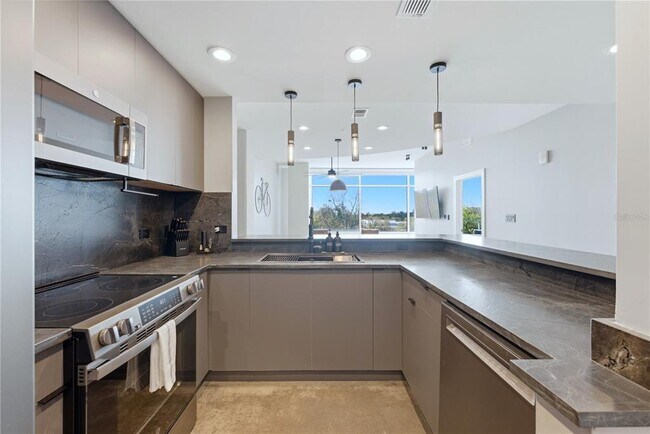 Building Photo - 525 E Jackson St