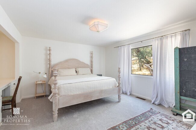 Building Photo - Wine Country Living in Spacious Glen Ellen...