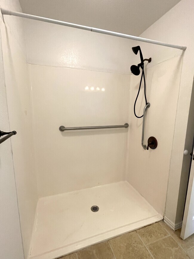 Building Photo - 4811 Mill Creek Dr